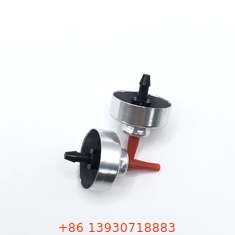 Une soupape de remplissage universelle de butane pour les poêles de camping portables.