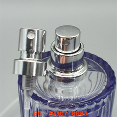 Pompes de pulvérisation de parfums minimalistes pour les parfums unisexes modernes avec un design discrète et une manipulation facile