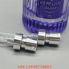 Une pompe à pulvérisation élégante pour les collections de parfums vintage avec une esthétique classique et un fonctionnement en douceur