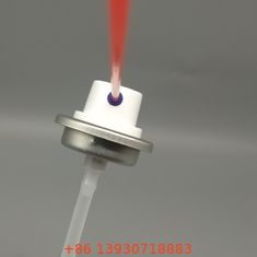 Valve à pulvérisation de précision pour les formulations de nettoyeurs de carburateur et d'injecteur