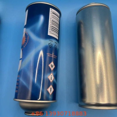 Une bouteille de gaz de butane abordable avec une construction en fer blanc
