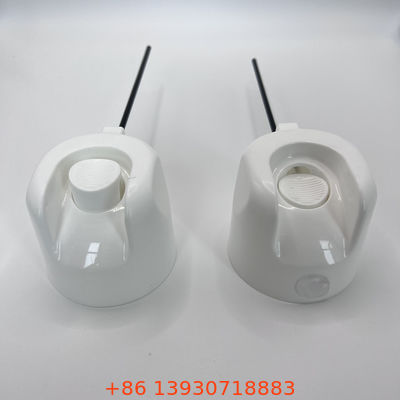 Actionneur de pulvérisation avec tube d'extension et joint étanche pour le nettoyage des zones difficiles d'accès