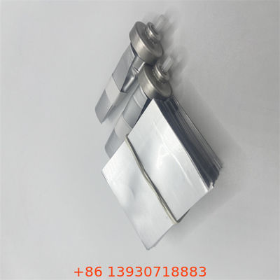 Dispensateurs de lubrifiants à soupape à sac de haute précision pour l'entretien automobile avec une application ciblée et non obstruante.