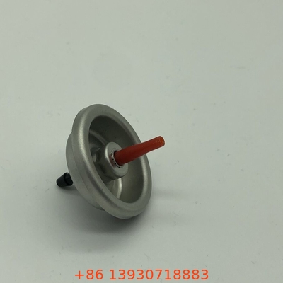 Une soupape de remplissage de butane compacte pour allumettes de voyage.