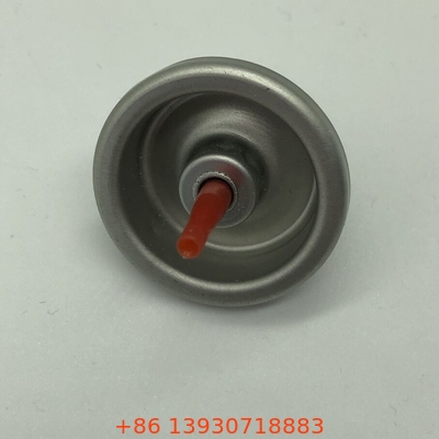 Une soupape de remplissage de butane compacte pour allumettes de voyage.