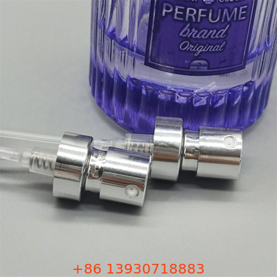 Une pompe à pulvérisation élégante pour les collections de parfums vintage avec une esthétique classique et un fonctionnement en douceur
