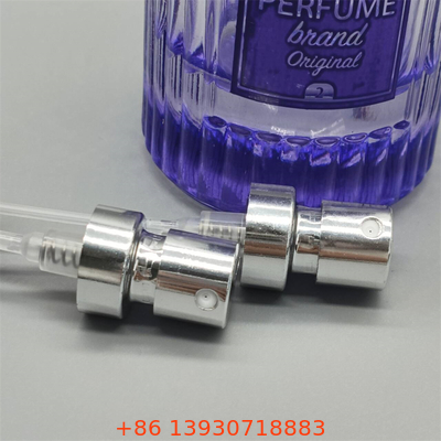 Pompe à pulvérisation de parfums pour bouteilles de parfums de taille de voyage avec conception compacte et joint étanche