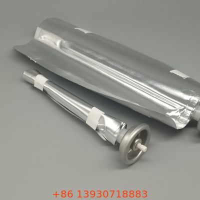 Valve mâle à haut débit avec poche pour une pulvérisation cosmétique uniforme