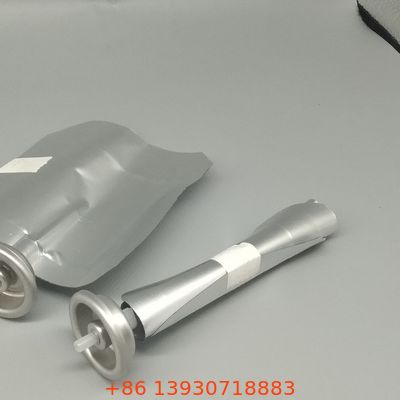 Système de sac polyvalent sur valve pour produits chimiques industriels et produits à haute viscosité, avec intégrité complète de la formule et pulvérisation tous angles