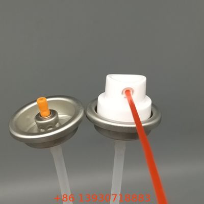 Valve à pulvérisation de précision pour les formulations de nettoyeurs de carburateur et d'injecteur