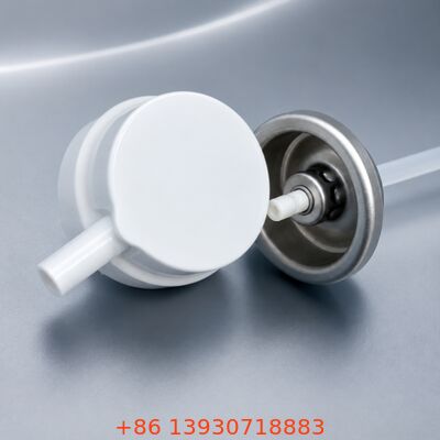 Une valve de pulvérisation de solvant à courant à haute pression à quatre trous pour le carburateur automobile et le nettoyage de la carrosserie de l'accélérateur